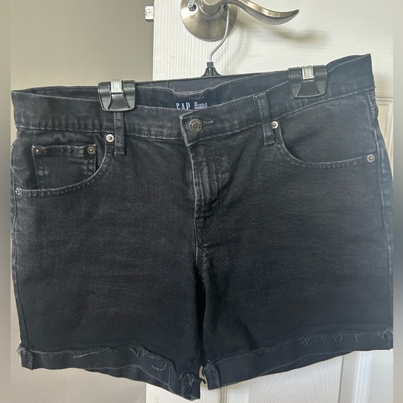 GAP Mid Rise Regular Denim Shorts in True Black - Picture 2 of 4